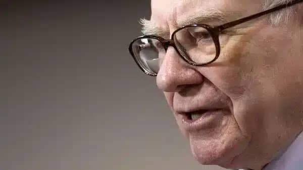 Warren Buffet bitcoin akcie