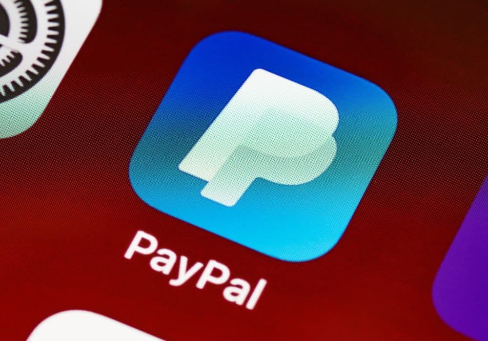 Akcie PayPalu se propadají, může za to změna vedení a slabé čtvrtletní výsledky