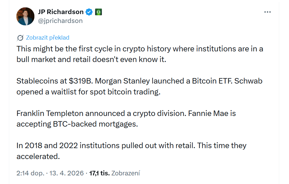 Tohle může být první cyklus v historii krypta, kdy instituce jedou v bull marketu a retail o tom ani neví. Stablecoiny dosáhly hodnoty 319 miliard dolarů. Společnost Morgan Stanley spustila Bitcoin ETF. Schwab otevřel čekací listinu pro spotové obchodování s bitcoinem. Franklin Templeton oznámil vznik kryptodivize. Fannie Mae začala přijímat hypotéky kryté bitcoinem. V letech 2018 a 2022 instituce odcházely z trhu spolu s retailem. Tentokrát ale naopak zrychlily svou aktivitu.
