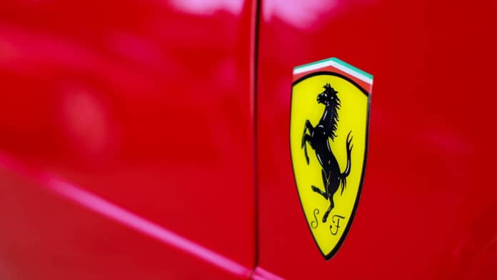 ferrari auto bitcoin kryptoměny platby