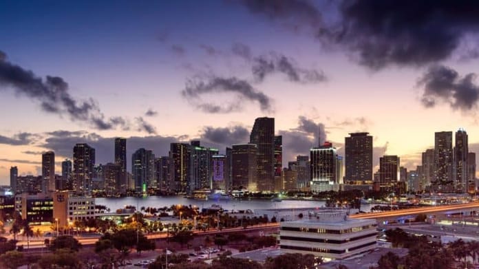 Město Miami dá všem občanům bitcoinové dividendy, říká starosta