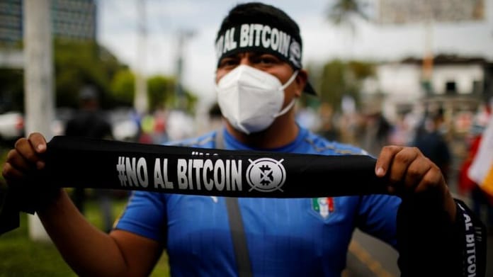 Protesty proti bitcoinu zaplnily ulice Salvadoru