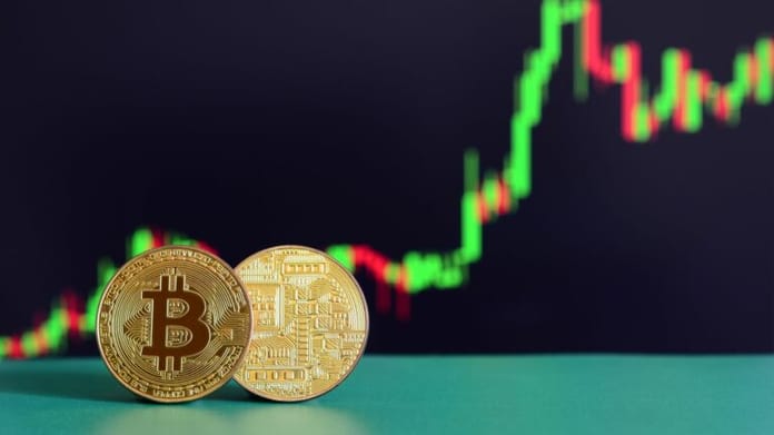 Cena bitcoinu se připravuje na větší pohyb