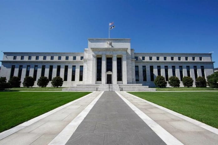Fed už v prvním kvartále 2022 ukončí QE, sazby půjdou během následujícího roku nahoru