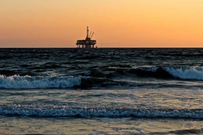 Krypto vs ropa: Co bychom měli očekávat v roce 2021