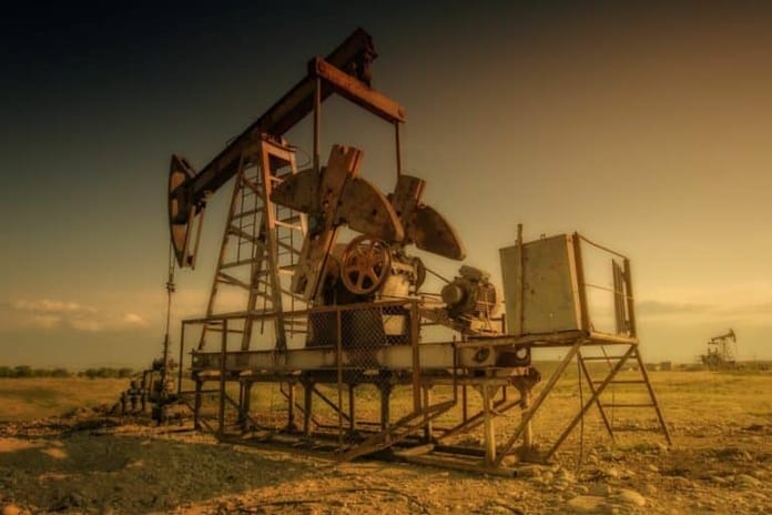 Konec petrodolaru? Čína zvažuje nakupování ropy od Saudů za jüany