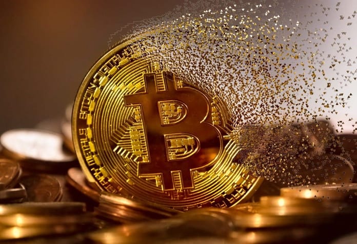 Čtyři důvody, proč Bitcoin propadl pod 7 000 USD
