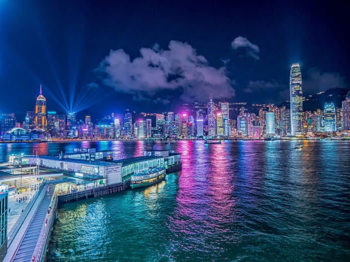 hongkong přístav voda noc