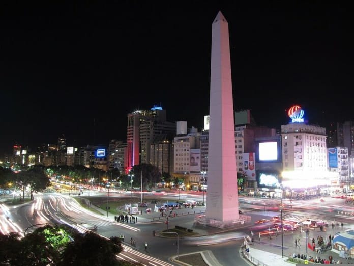 Rýsuje se argentinský Bukele? Přední prezidentský kandidát káže bitcoiny