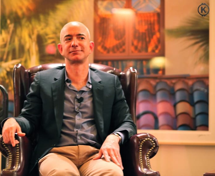 [Osobnost] Nejbohatší člověk na světě – Jeff Bezos – zakladatel Amazonu, rozvod a lety do vesmíru