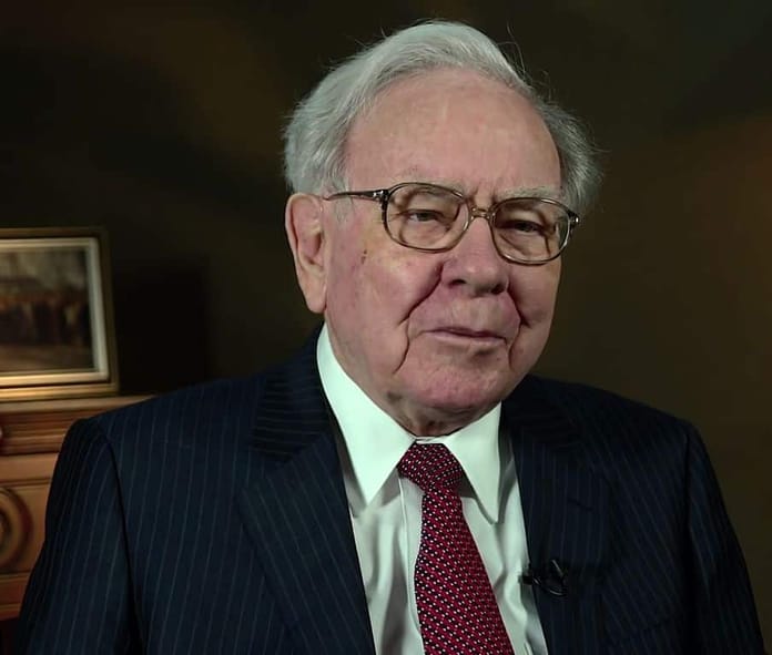 Justin Sun se konečně sešel s Warrenem Buffettem na charitativním obědě, který byl dlouho odkládán