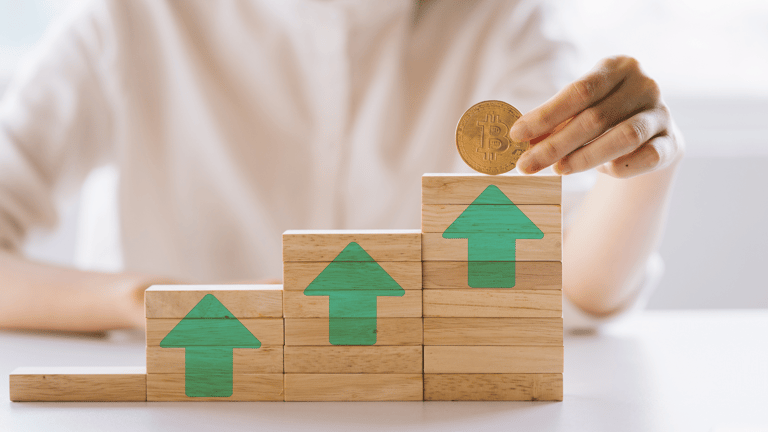 Bitcoin futures interest na vrcholu, objemy obchodů na minimu, co to pro trh znamená?