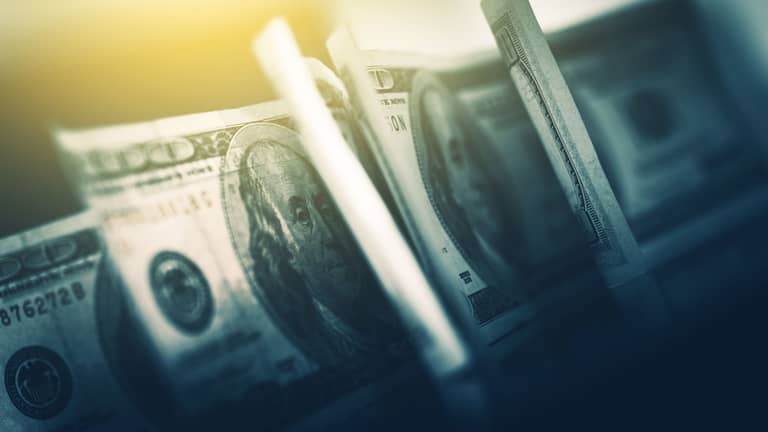 dolar usd prostředky usa fondy odliv bitcoin