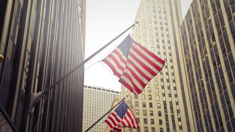 usa amerika spojené státy vlajka mrakodrap startupy