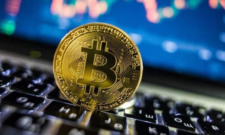 bitcoin tom lee investice
