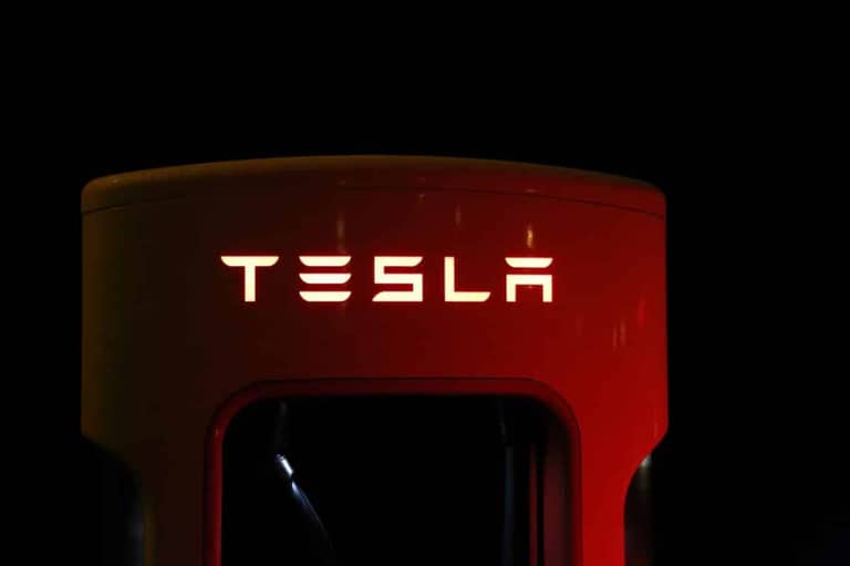 tesla, kryptoměny