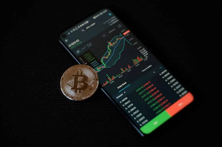 investice bitcoin mobil retail investoři btc