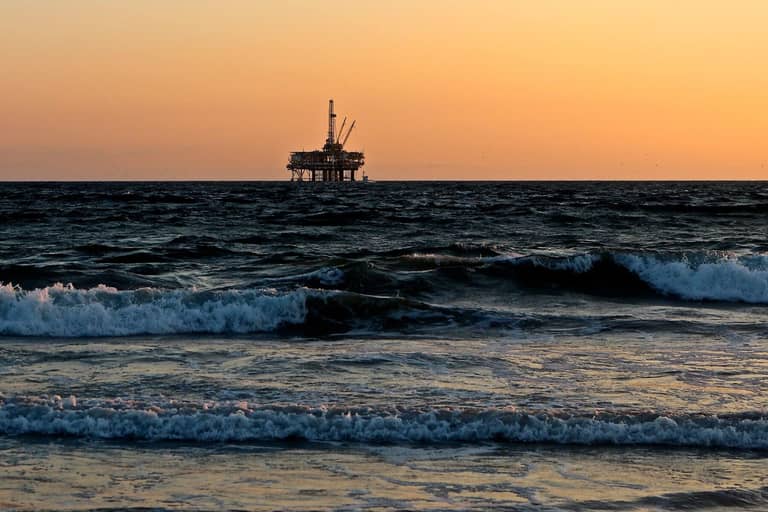 ropa, oil