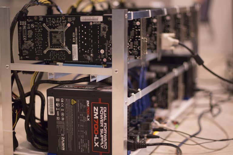 Čínští mineři BTC opouštějí loď před příchodem zákazu těžení