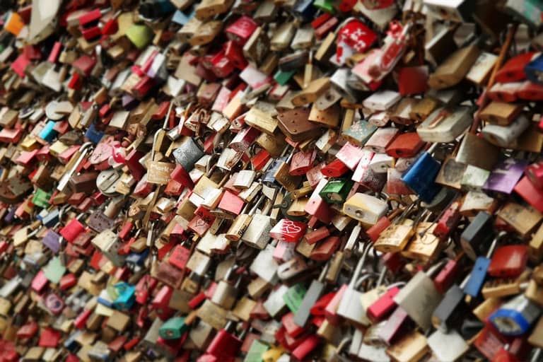 zamek visaci bezpečí ochrana zajištění riziko security