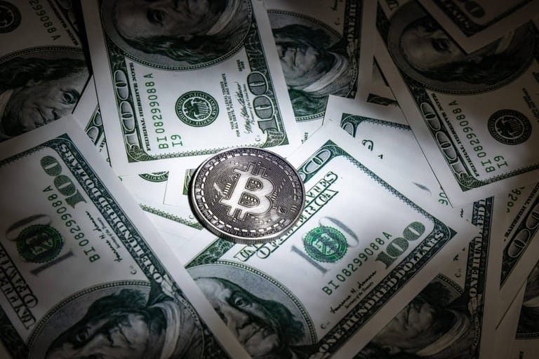 14.11.21 Video analýza: Bitcoin (BTC) – dolar hodně sílí, zatímco Bitcoin váhá