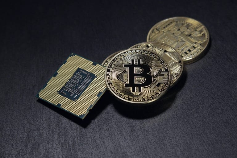 Bitcoinová síť dosahuje rekordních minim v nevyřízených transakcích