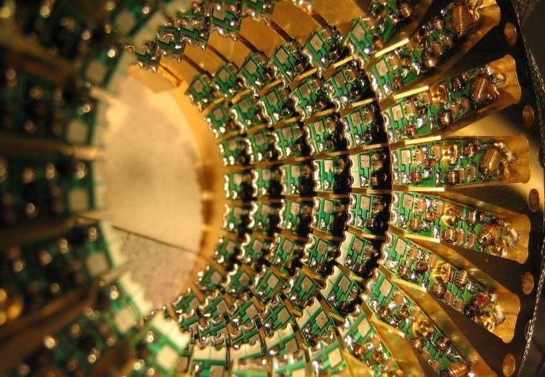 kvantový počítač kvantum čína, umělá inteligence human protocol