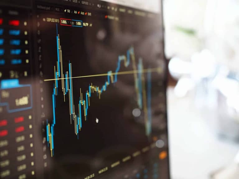 Tržby Coinbase se v prvním čtvrtletí ztrojnásobily, burza také plánuje zalistovat DOGE
