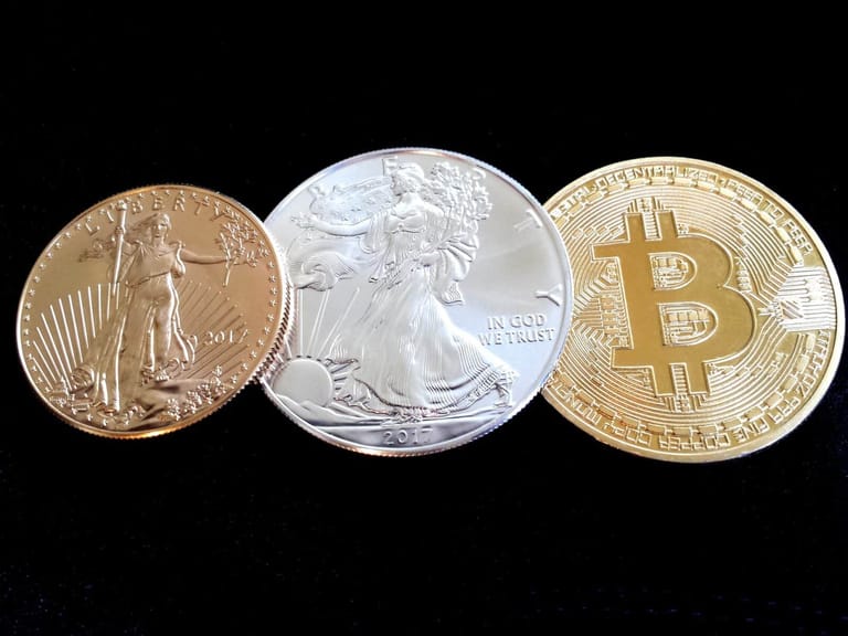 stříbro, zlato, bitcoin
