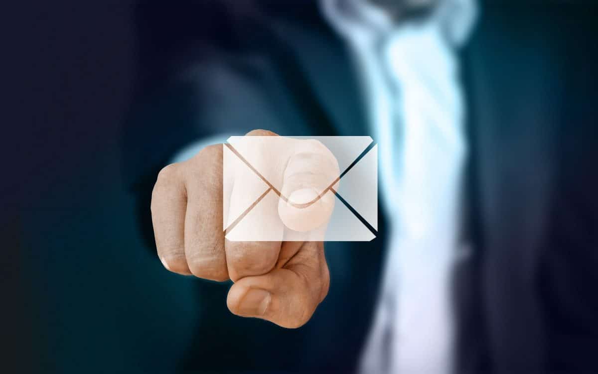 email, e-mail