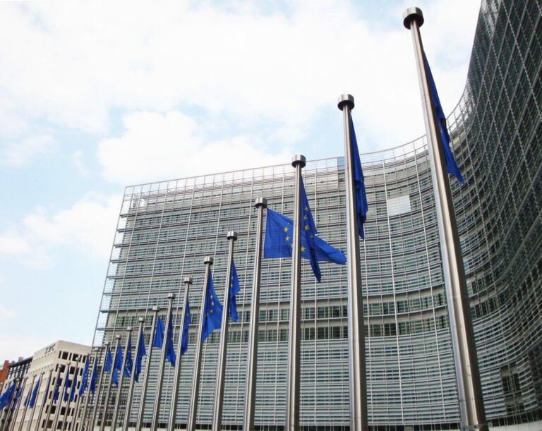 Průzkum ECB: Obchodování s futures kontrakty a opcemi na kryptoměny určitě bude