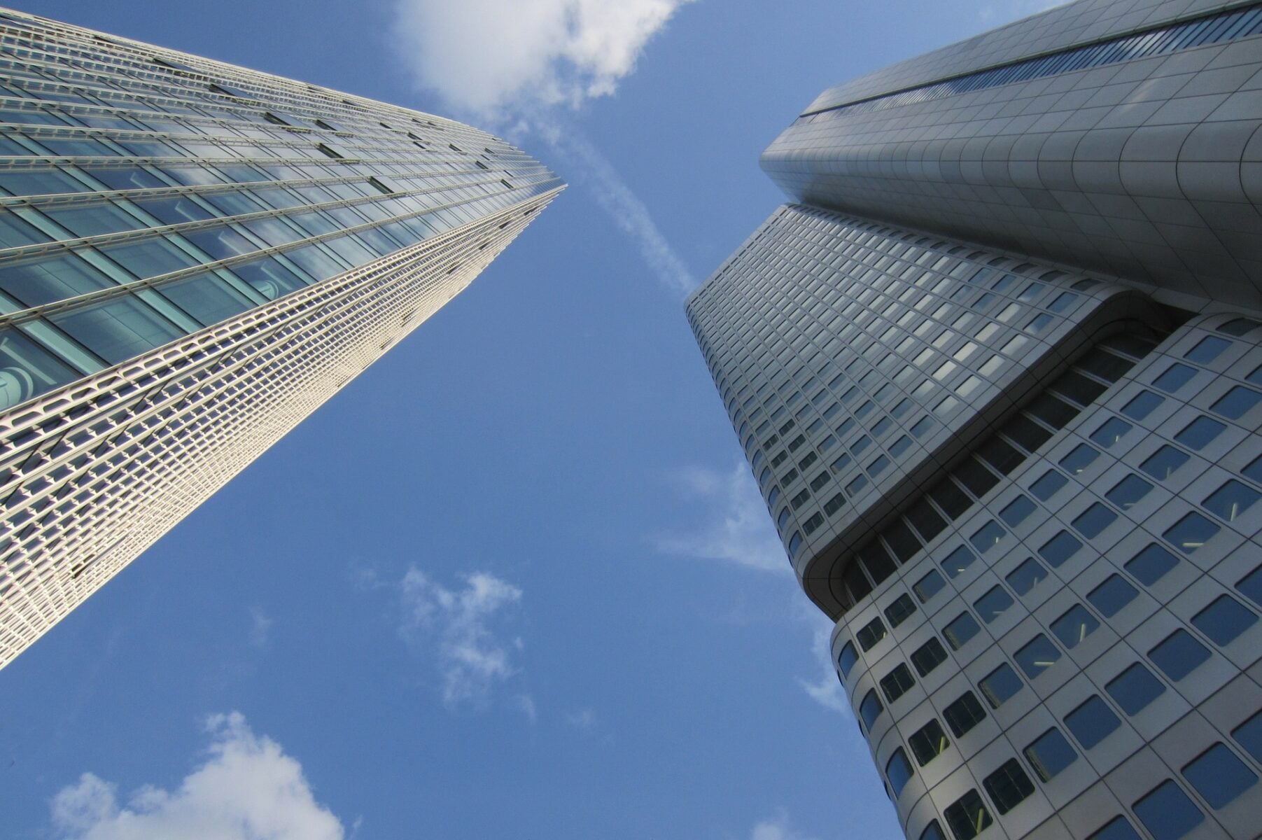 centrální bank indonesia cbdc americké regionální banky fed akcie Moody's rating