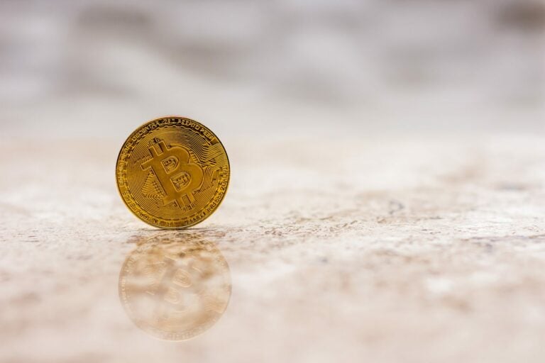 Bitcoin bude i nadále růst, tvrdí hlavní stratég Bloombergu