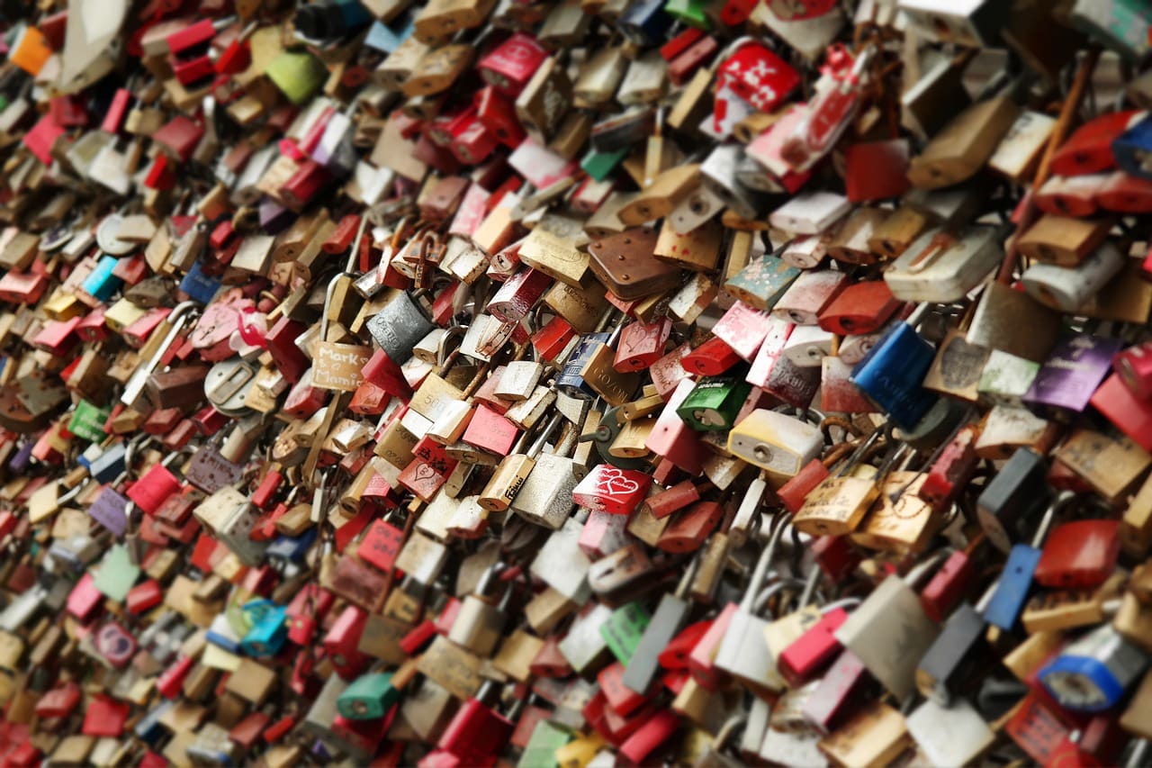 zamek visaci bezpečí ochrana zajištění riziko security
