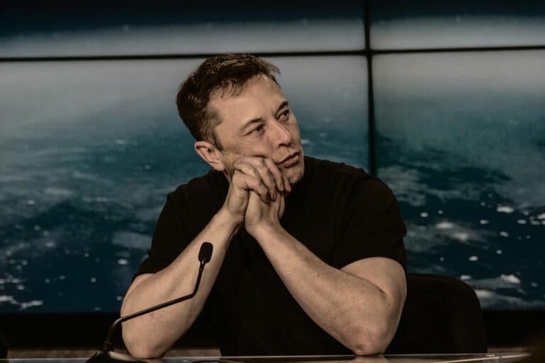 Elon Musk zakládá nový AI startup, který má konkurovat OpenAI