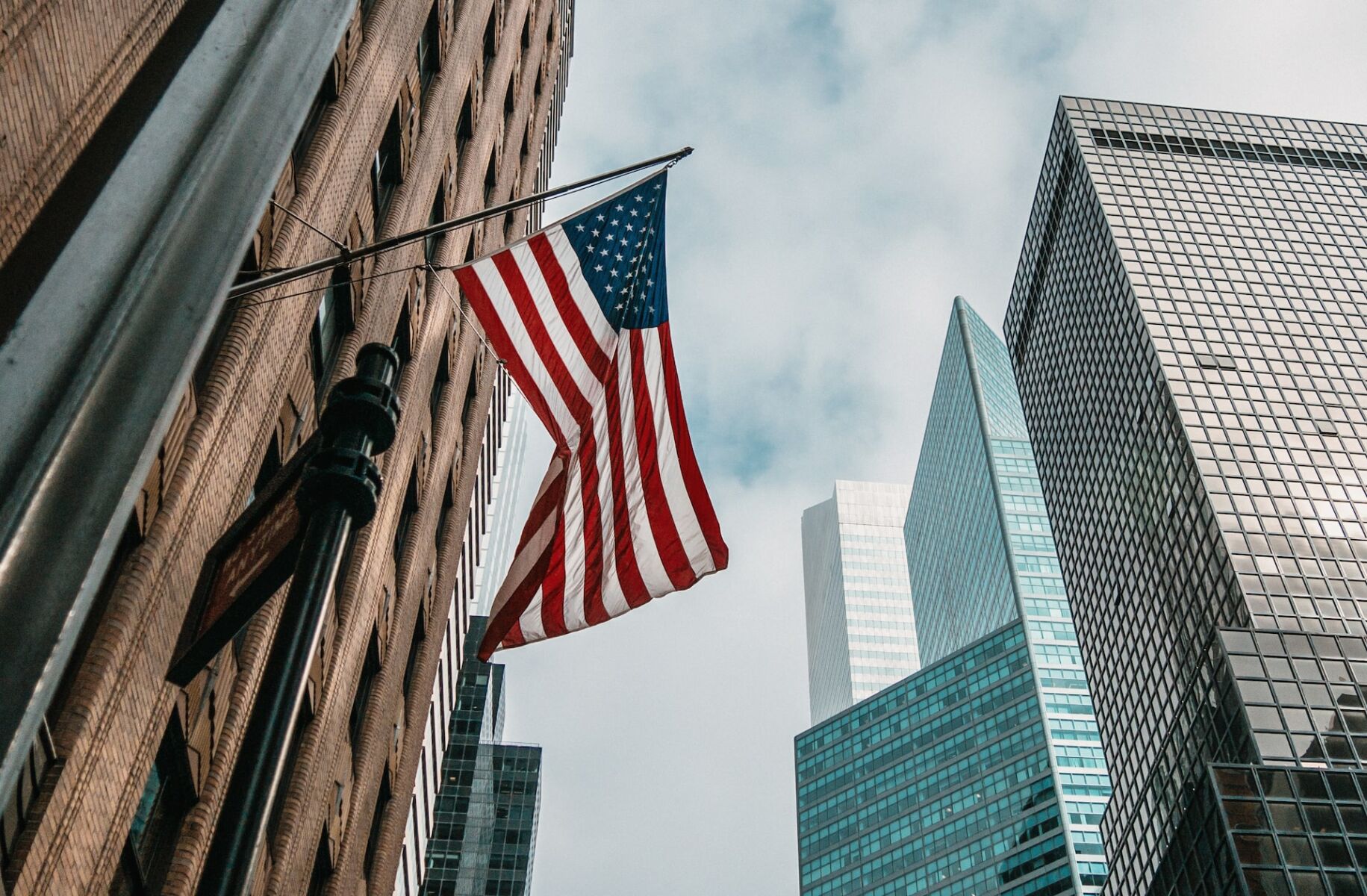 usa sec američané memecoin finanční závazky dluh prezident
