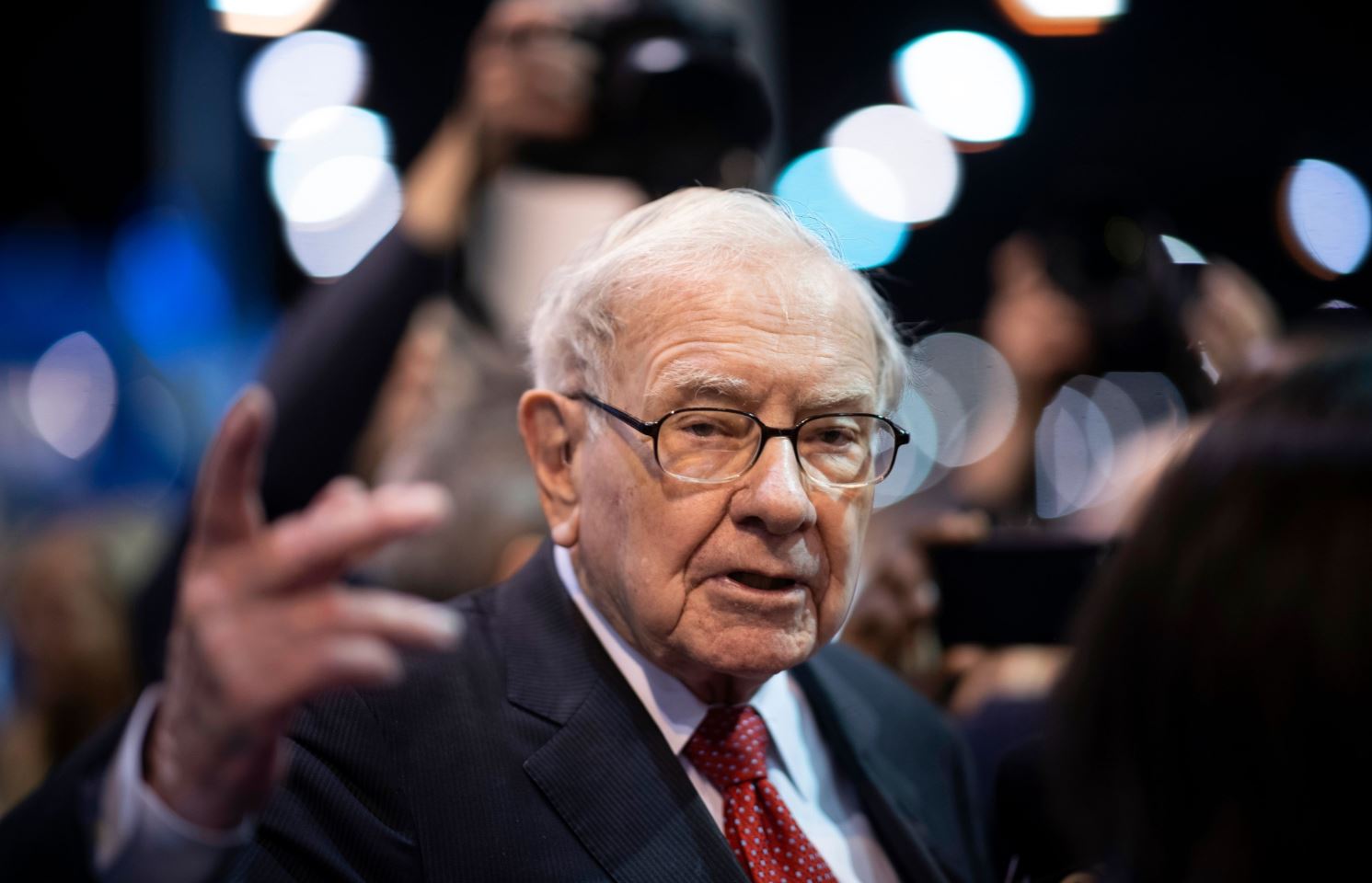warren buffett trh berkshire hathaway