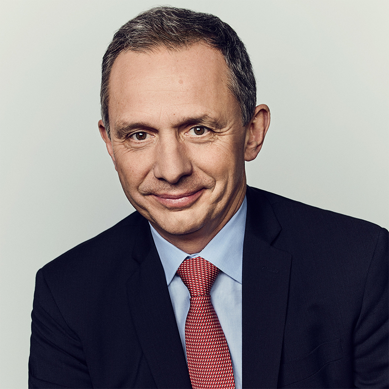 3. února 2026 Společnost PayPal Holdings Inc. oznámila, že její představenstvo jmenovalo Enriqueho Lorese prezidentem a generálním ředitelem s účinností od 1. března 2026.