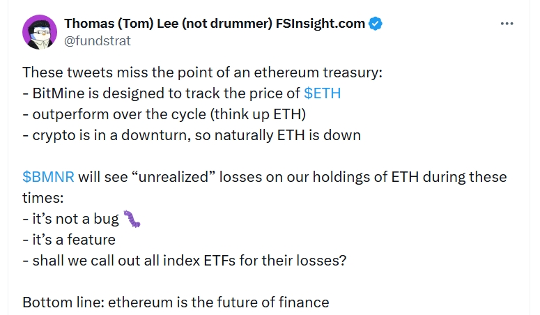 Tom Lee odmítá kritiku a vysvětluje, že cílem BitMine je kopírovat vývoj ceny Etherea. Kryptoměny jsou v poklesu, takže přirozeně klesá i ETH. Sečteno a podtrženo: Ethereum je budoucností financí.