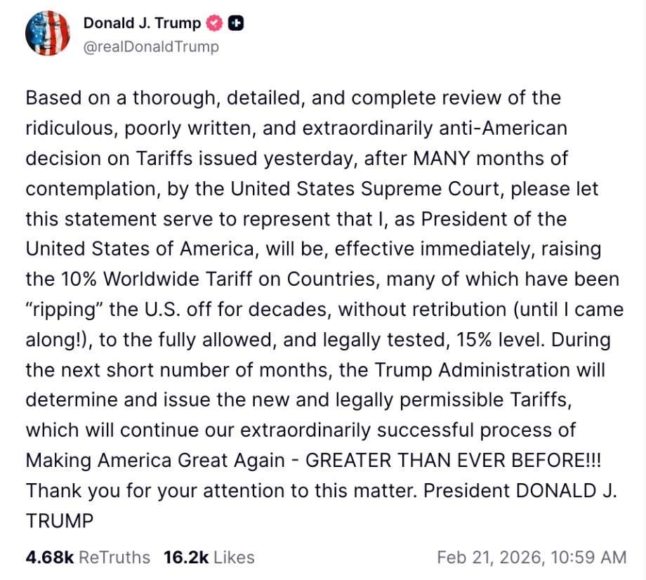 Donald Trump ve svém příspěvku oznamuje zvýšení cel na 15%.