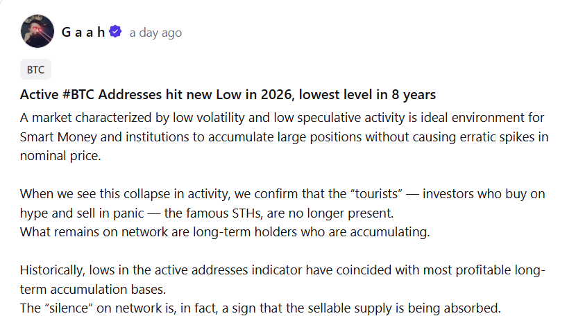 Počet aktivních BTC adres dosáhl v roce 2026 nového minima, nejnižší úrovně za posledních 8 let. Když vidíme takový pokles aktivity, potvrzuje to, že z trhu zmizeli „turisté“, investoři, kteří nakupují na základě hype a prodávají v panice, tedy krátkodobí držitelé (STH). Na síti tak zůstávají především dlouhodobí investoři, kteří dále akumulují.