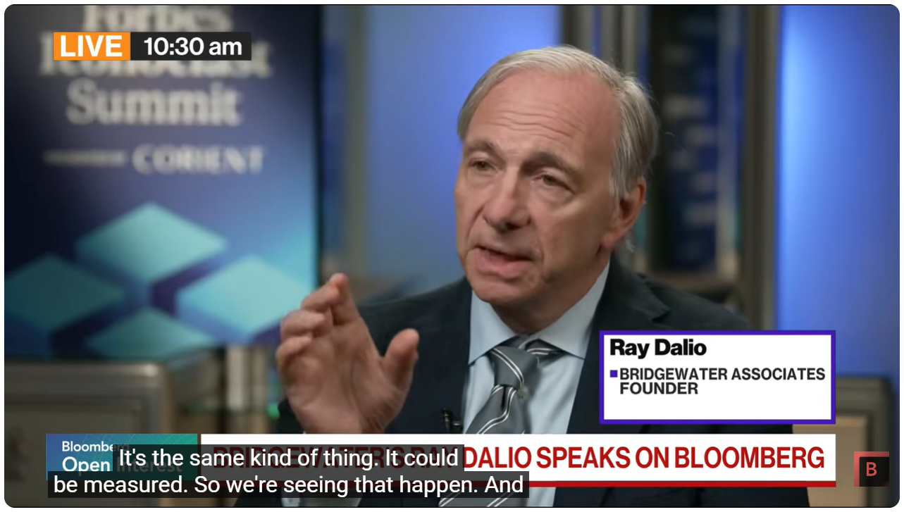 Zakladatel společnosti Bridgewater Associates Ray Dalio prohlásil, že zadlužení dosáhlo „bodu, odkud není návratu“. V rozhovoru s Dani Burger z agentury Bloomberg na konferenci Forbes Iconoclast Summit v New Yorku hovořil o situaci na dluhopisovém trhu, o tom, jak slabší americký dolar podporuje poptávku po zlatě, a také o obavách z možné bubliny spojené s umělou inteligencí.