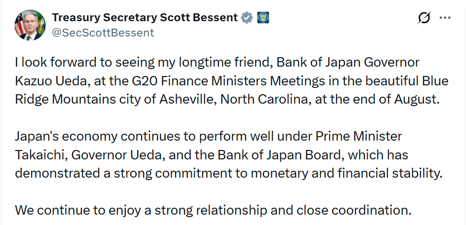 Scott Bessent na sociální síti uvedl, že se těší na setkání s guvernérem Bank of Japan Kazuo Uedou a zdůraznil pokračující spolupráci mezi USA a Japonskem v oblasti měnové a finanční stability. Jeho vyjádření přichází v době, kdy trhy stále více očekávají zvýšení sazeb BoJ a posílení jenu.